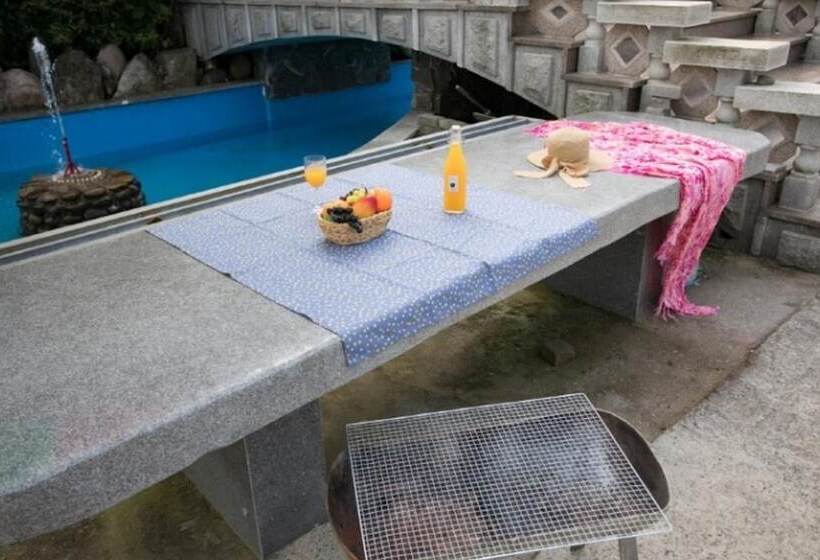 Namhae Badatga Byeoljang Pension