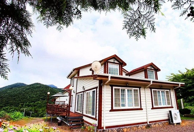 Namhae Baramkkot Pension