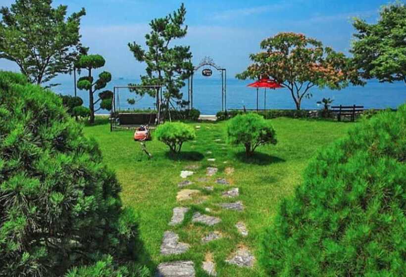 Namhae Zen House Pension