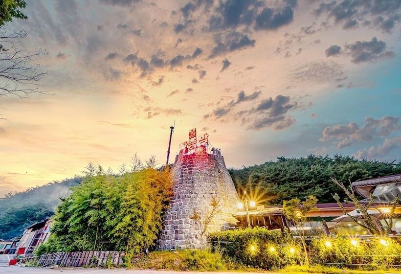 Namwon Hanjeungwonstay Pension