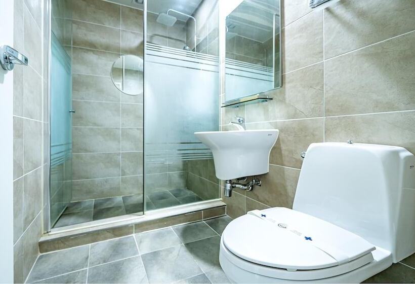 Namwon Hanjeungwonstay Pension