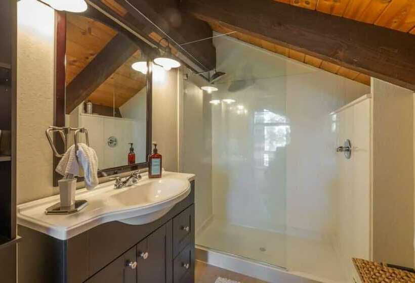 North Lake Blvd Criterion 3  Pinegrove