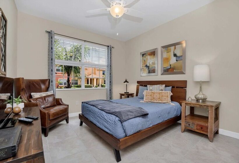 Paradise Palms 2908