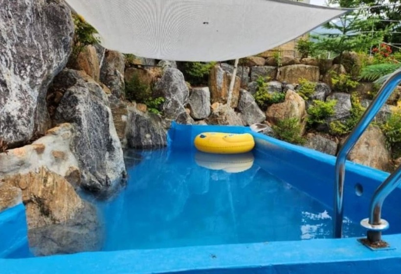 Pensão Gapyeong Bluel Pool Villa