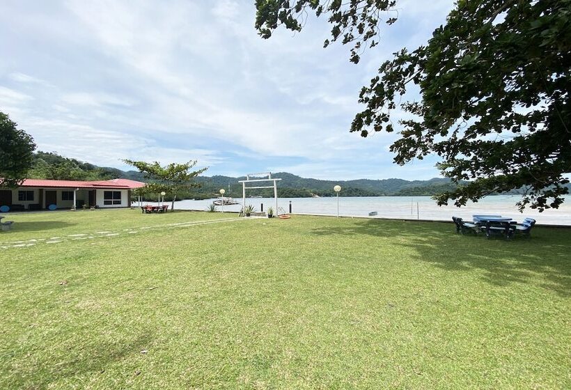 펜션 Oyo Home 90319 Ambong Bay Resthouse Homes