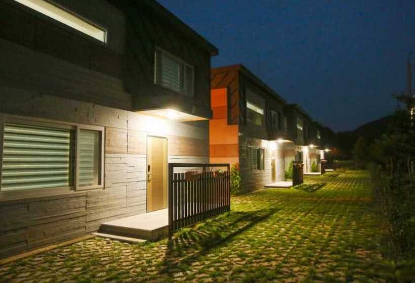 Пансион Sunchoen Orotada Kids Poolvilla