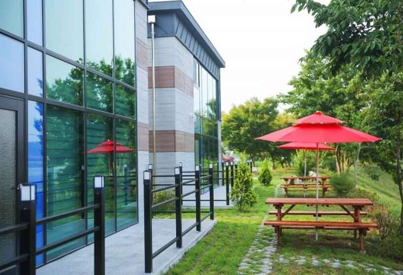 Пансион Sunchoen Orotada Kids Poolvilla