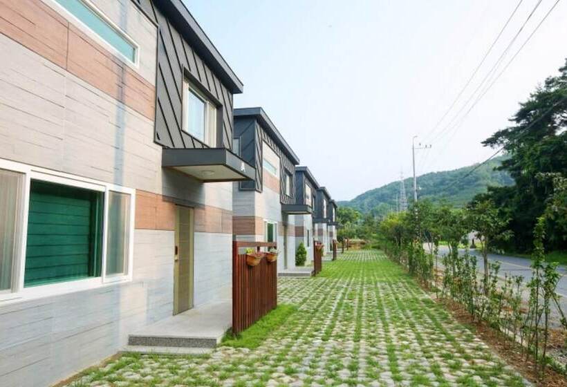 Пансион Sunchoen Orotada Kids Poolvilla