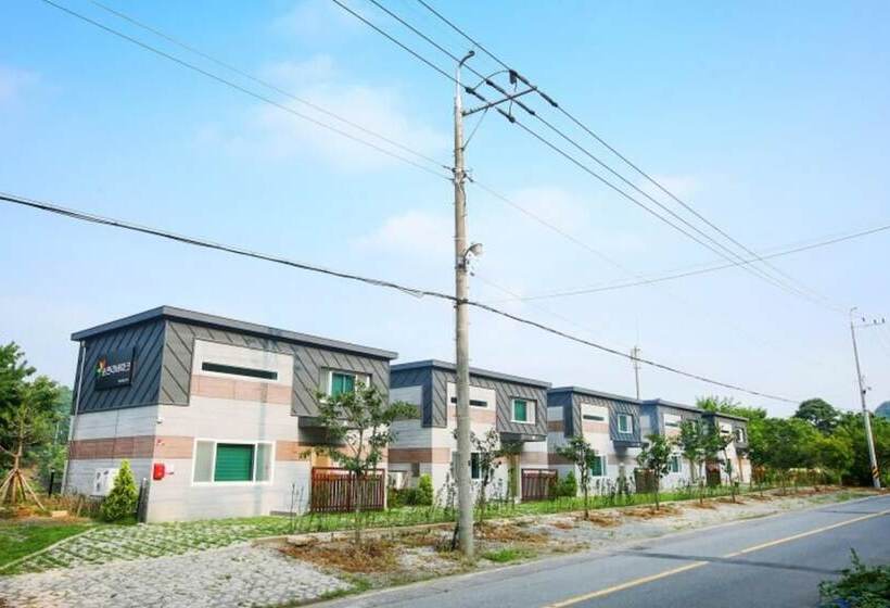 Пансион Sunchoen Orotada Kids Poolvilla