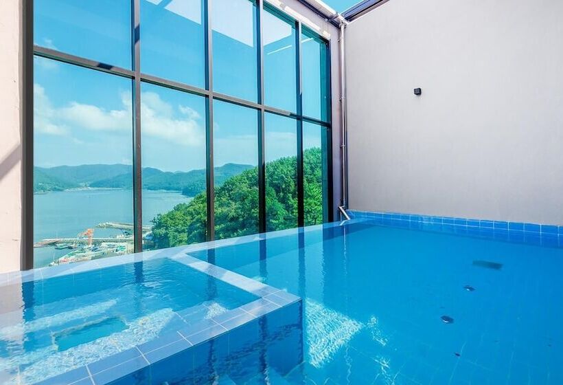 ペンション Tongyeong Saryangdo Elphis36 Poolvilla