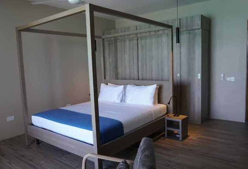 ペンション Room In Guest Room   Villa Bluu At The Beach