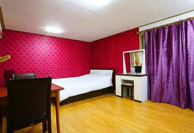 Pyeongchang Eomeonipumsok Maeul Pension