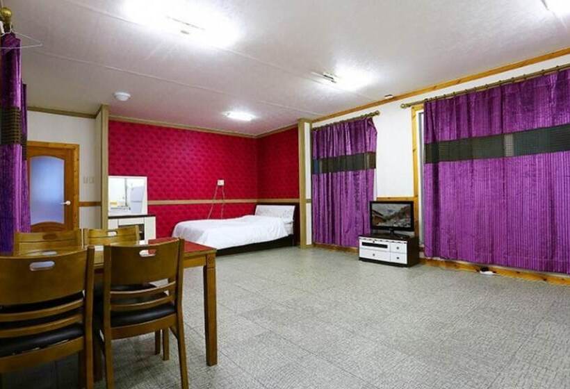 Pyeongchang Eomeonipumsok Maeul Pension