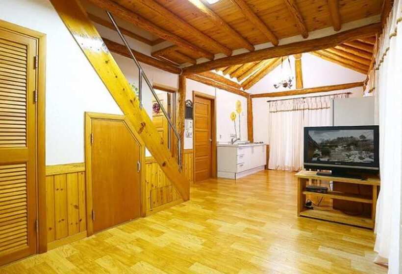 Pyeongchang Eomeonipumsok Maeul Pension
