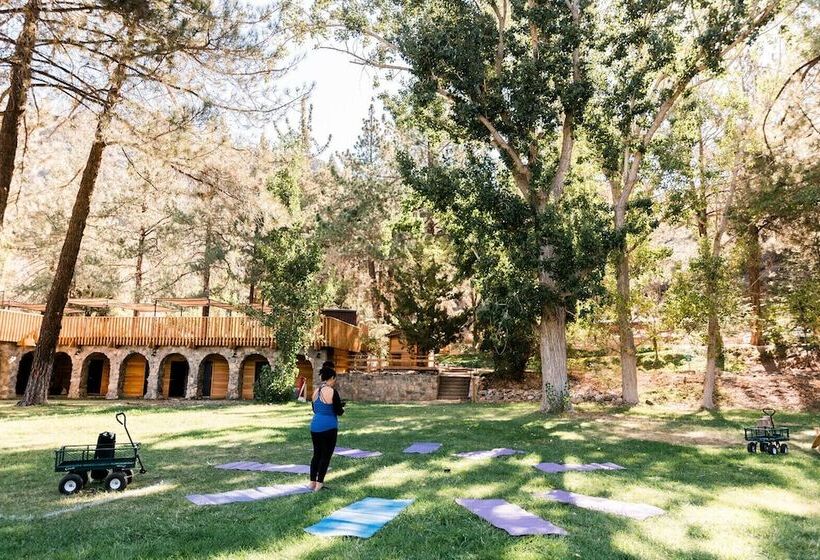 منتجع Huttopia Paradise Springs