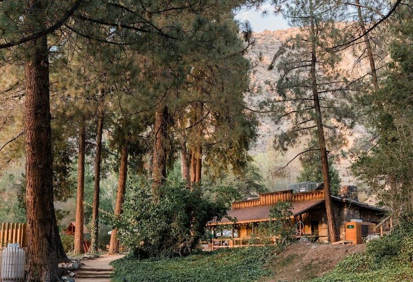 منتجع Huttopia Paradise Springs