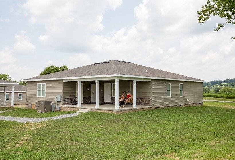 منتجع Rock Springs Retreat Center