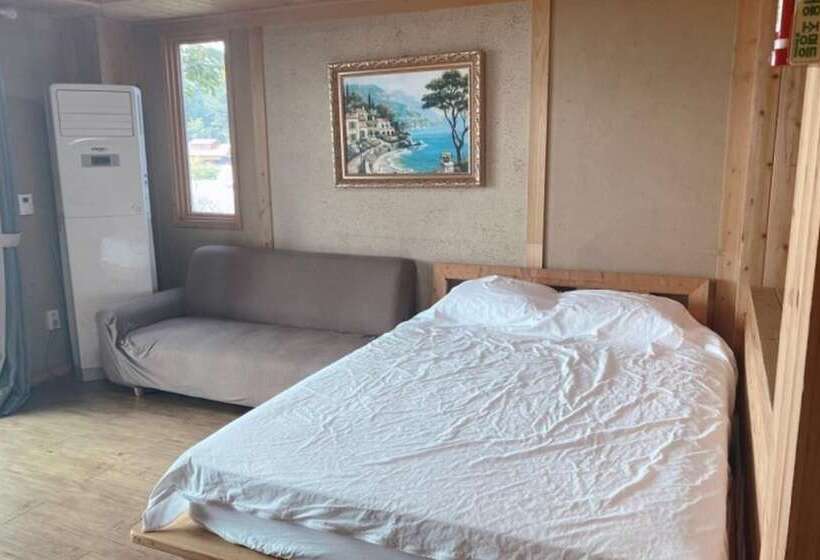 Sacheon Seopo Beach Pension