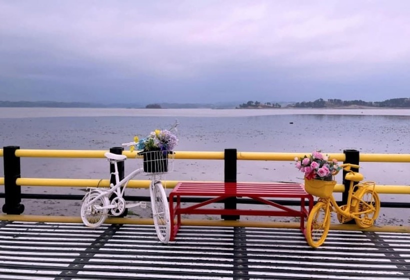 Sacheon Seopo Beach Pension