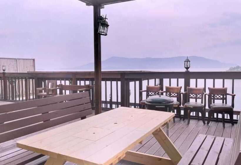Sacheon Seopo Beach Pension