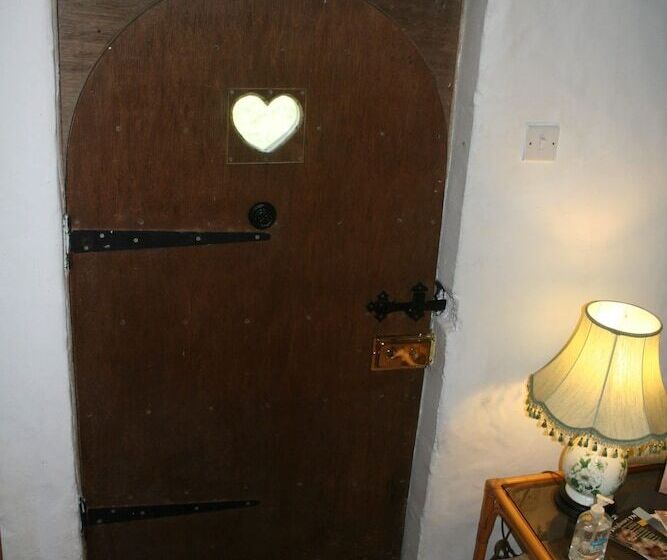 Snow White S House   Farm Park Stay With Hot Tub, Bbq & Fire Pit