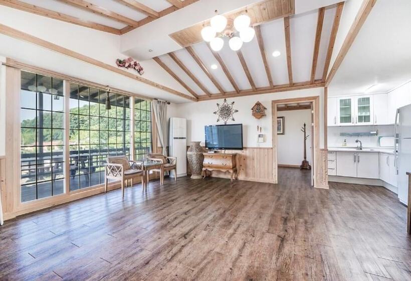 Taean Seip Clover Pension