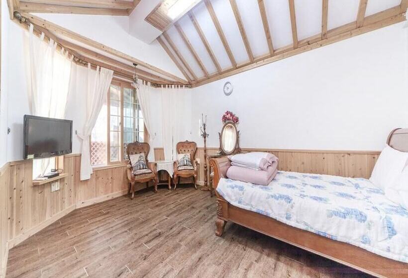 Taean Seip Clover Pension