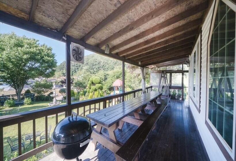 Taean Seip Clover Pension