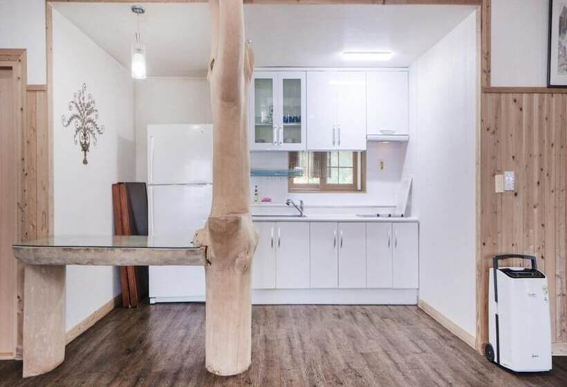 Taean Seip Clover Pension