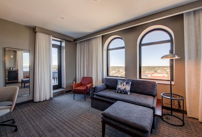 Threefoot Hotel, Meridian, A Tribute Portfolio