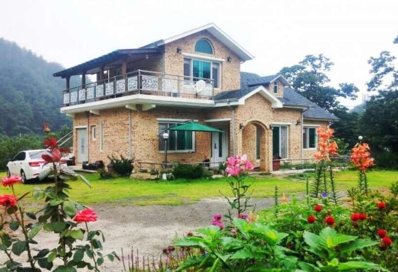 Yangyang Goyohan Kkottteul Pension