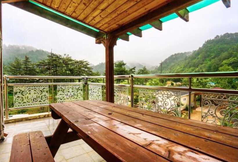 Yangyang Goyohan Kkottteul Pension