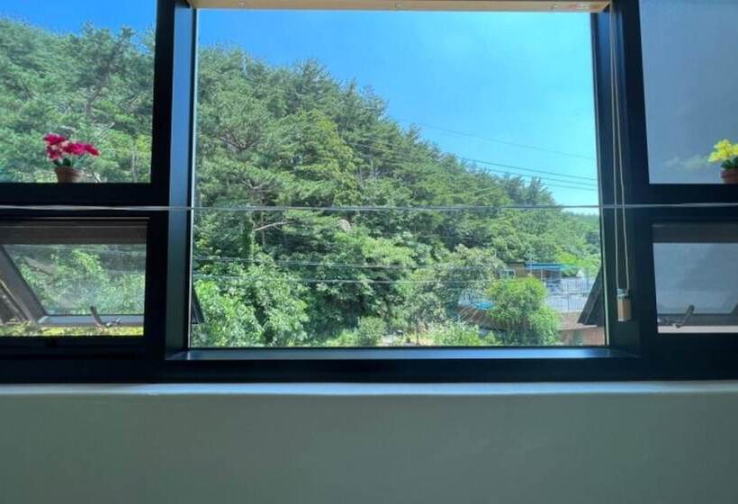 Yangyang Hajodae Conto Hotel Pension