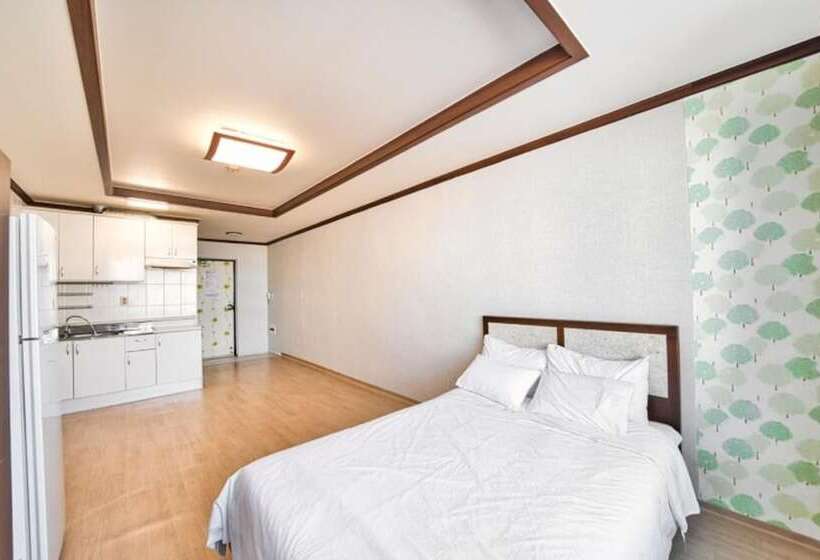 Yangyang Hajodae Conto Hotel Pension