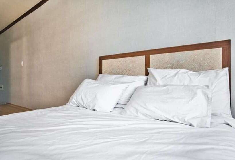 Yangyang Hajodae Conto Hotel Pension