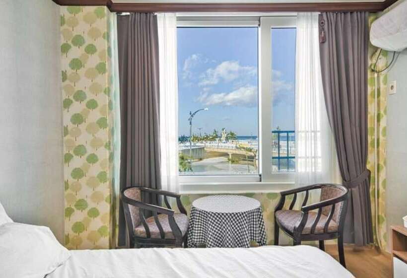 Yangyang Hajodae Conto Hotel Pension