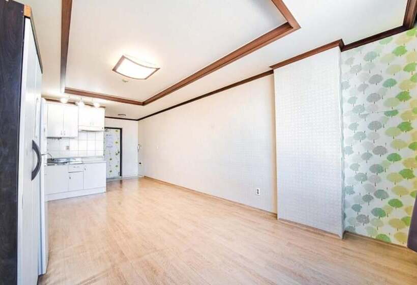 Yangyang Hajodae Conto Hotel Pension