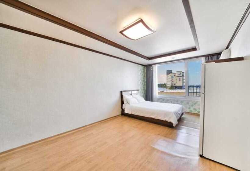 Yangyang Hajodae Conto Hotel Pension