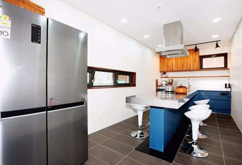 Yangyang Yachtrang Club House Pension