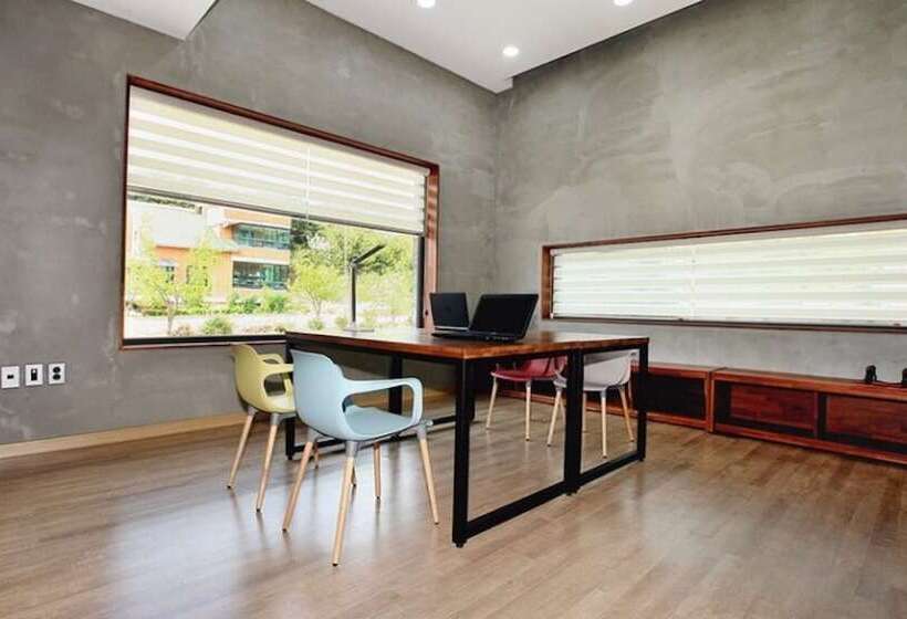 Yangyang Yachtrang Club House Pension