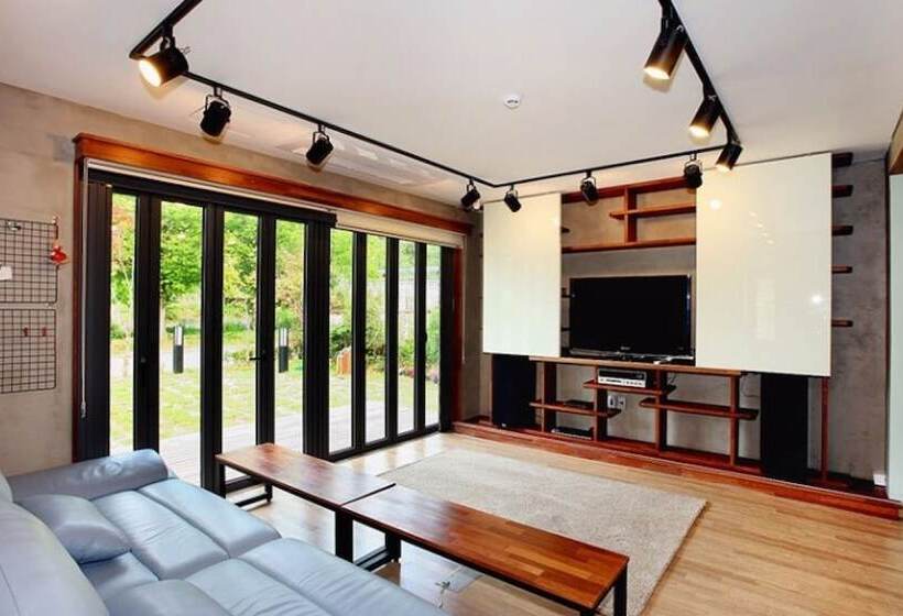 Yangyang Yachtrang Club House Pension