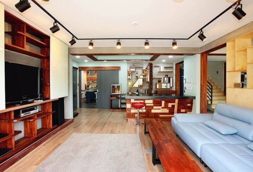 Yangyang Yachtrang Club House Pension