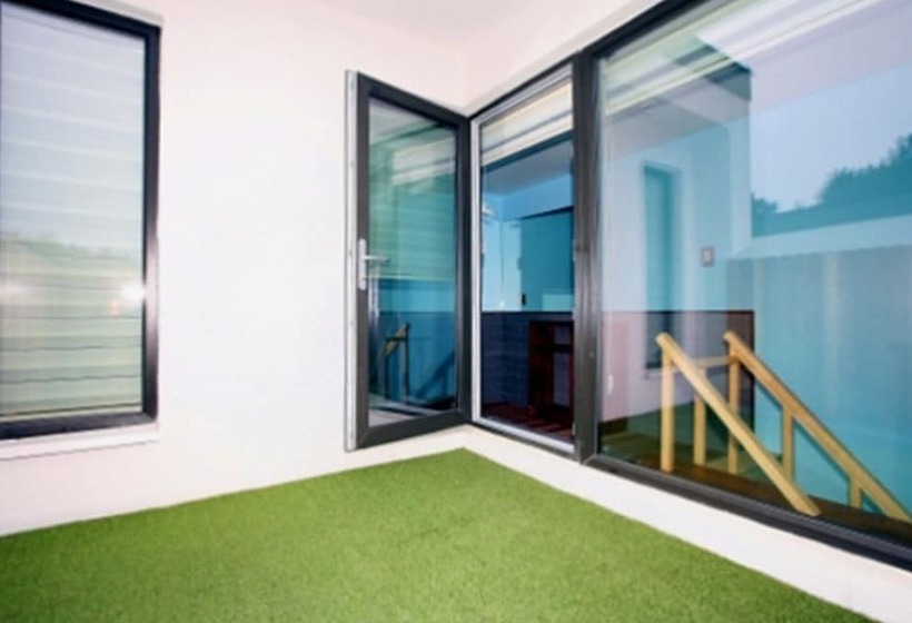 Yangyang Yachtrang Club House Pension