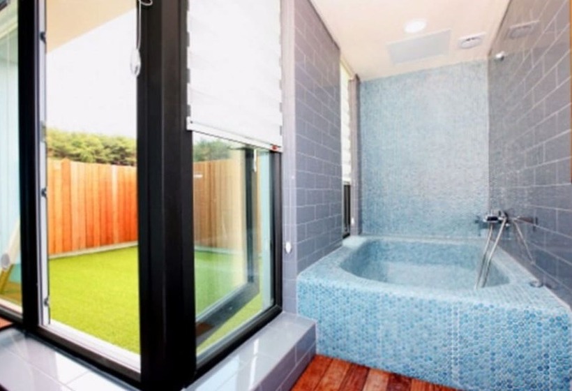 Yangyang Yachtrang Club House Pension