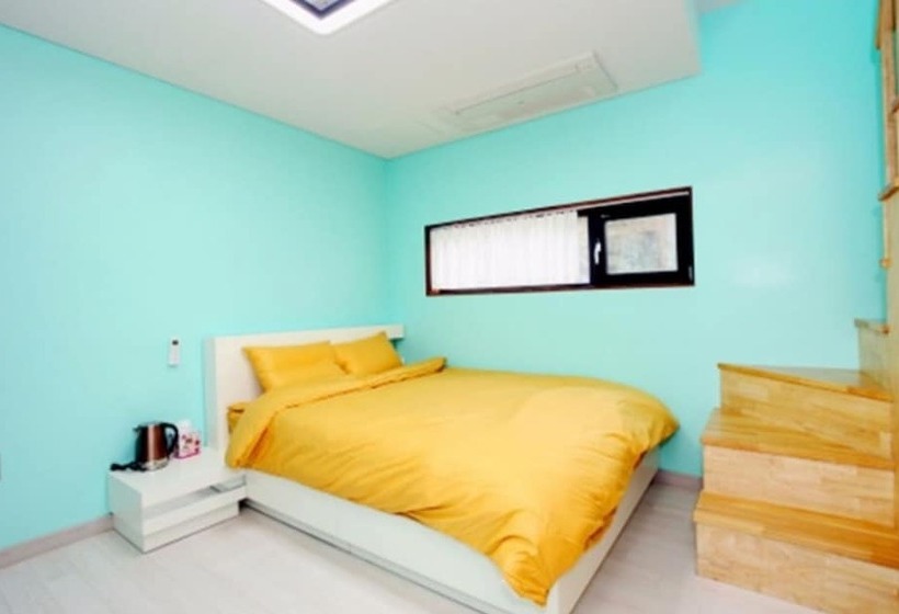 Yangyang Yachtrang Club House Pension