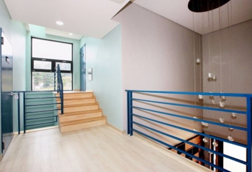 Yangyang Yachtrang Club House Pension