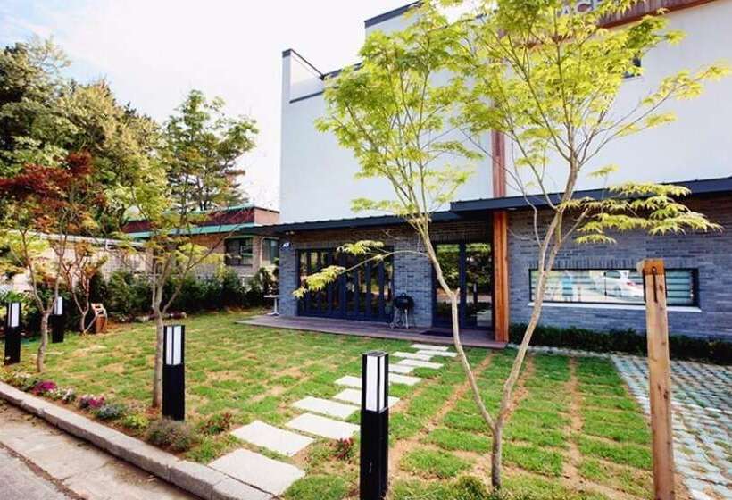 Yangyang Yachtrang Club House Pension