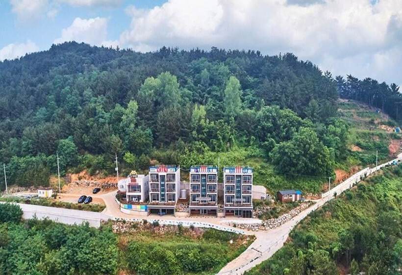 Yeongdeok Hyanguiteo Pension