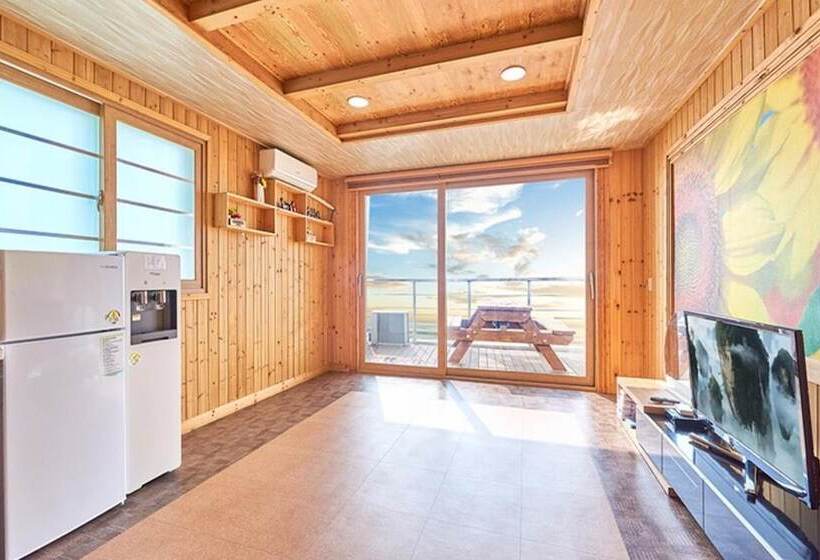 Yeongdeok Hyanguiteo Pension