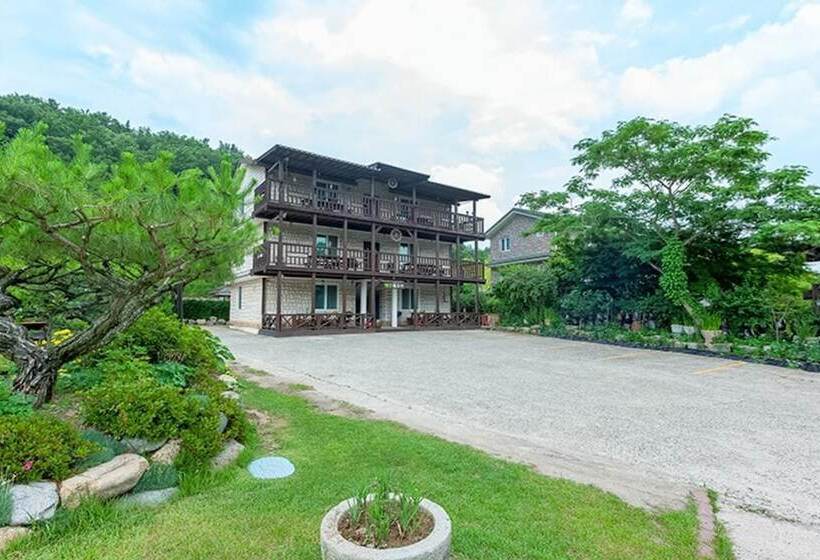 Gyeongju Bonjour Pension